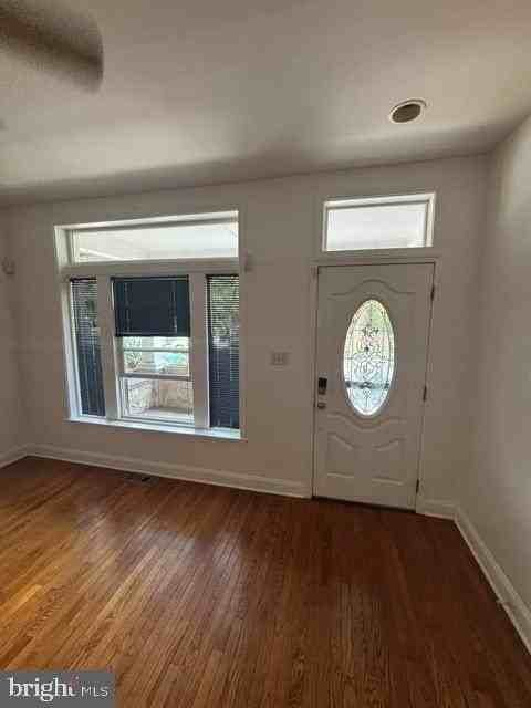 315 E 29th St - Photo 3 of 32