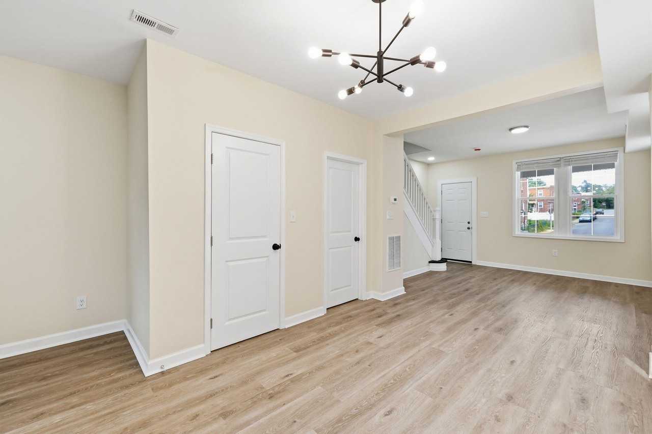 245 N Monastery Ave - Photo 6 of 38