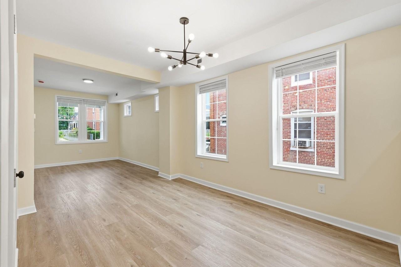 245 N Monastery Ave - Photo 7 of 38