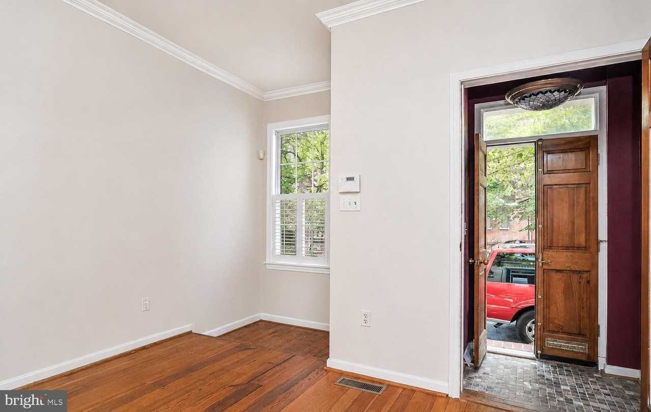 115 E West St - Photo 2 of 24