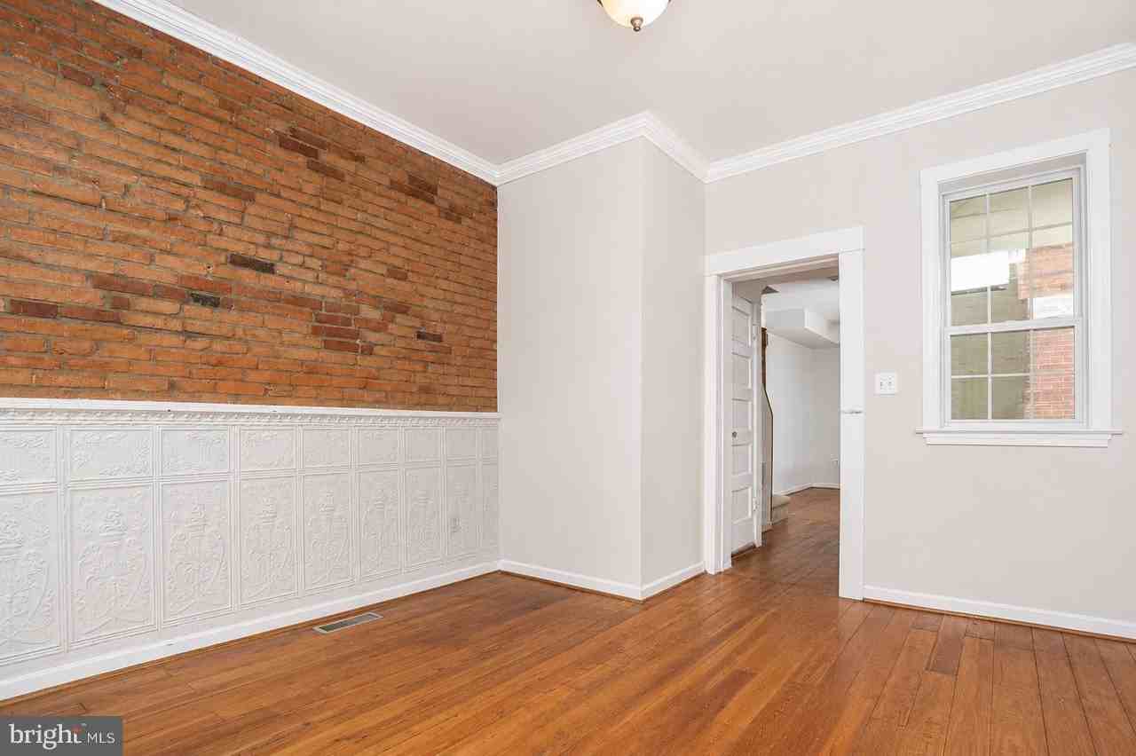 115 E West St - Photo 4 of 24
