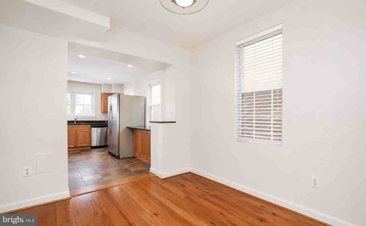 115 E West St - Photo 7 of 24