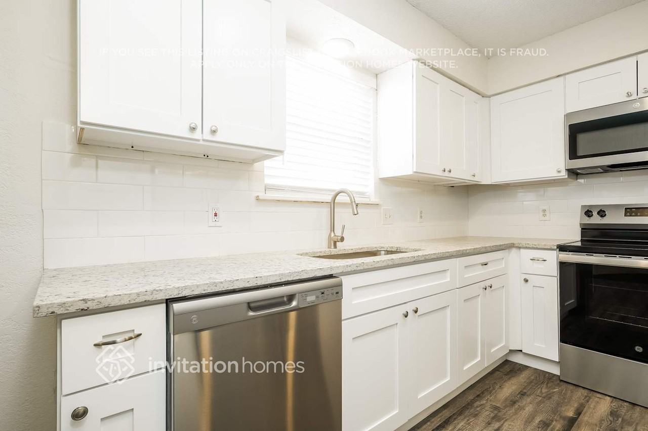 5205 Hideaway Ct - Photo 7 of 17