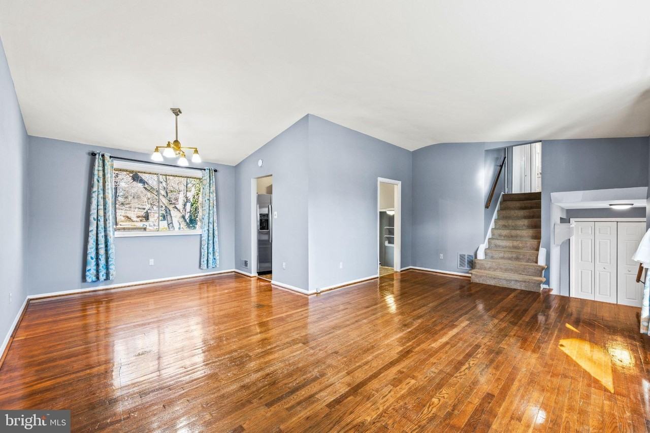 6201 Lone Oak Dr - Photo 4 of 27