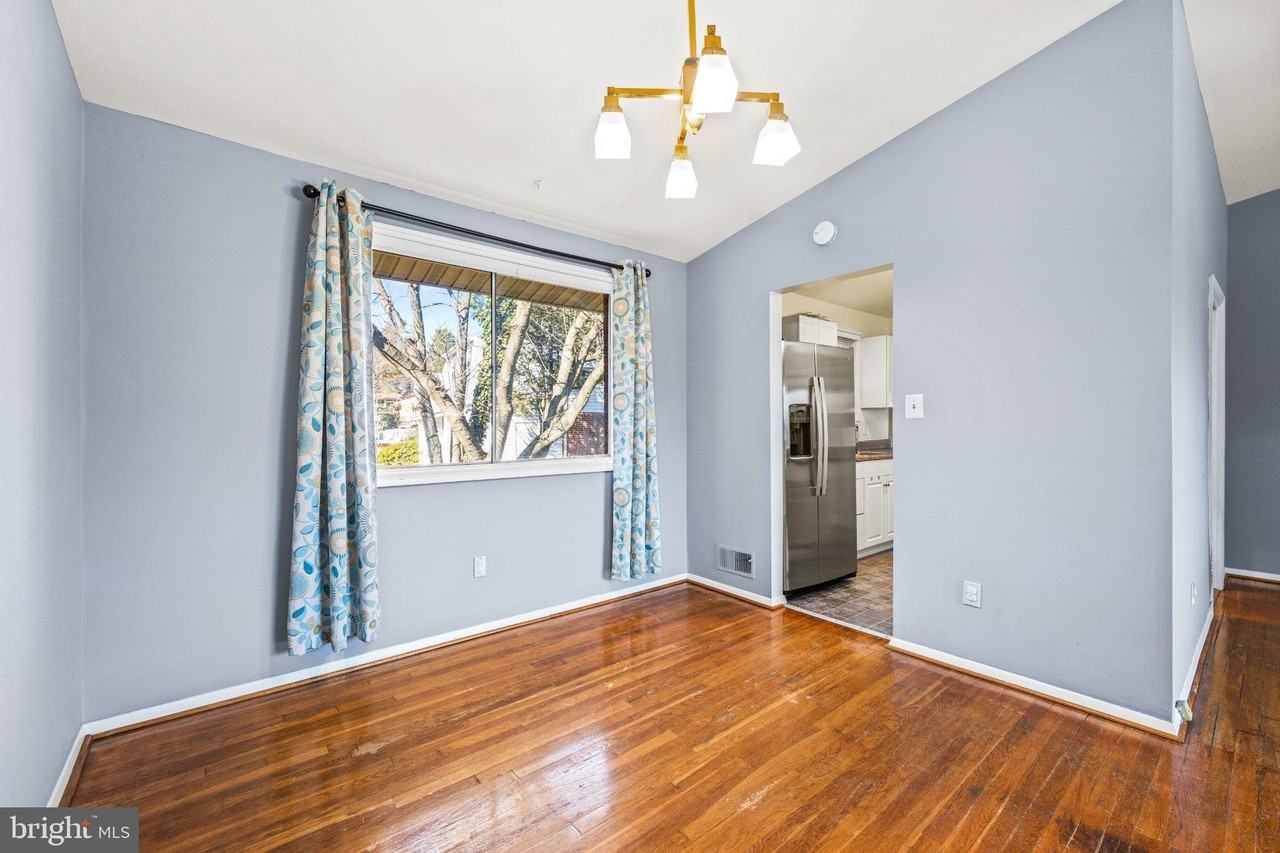 6201 Lone Oak Dr - Photo 5 of 27