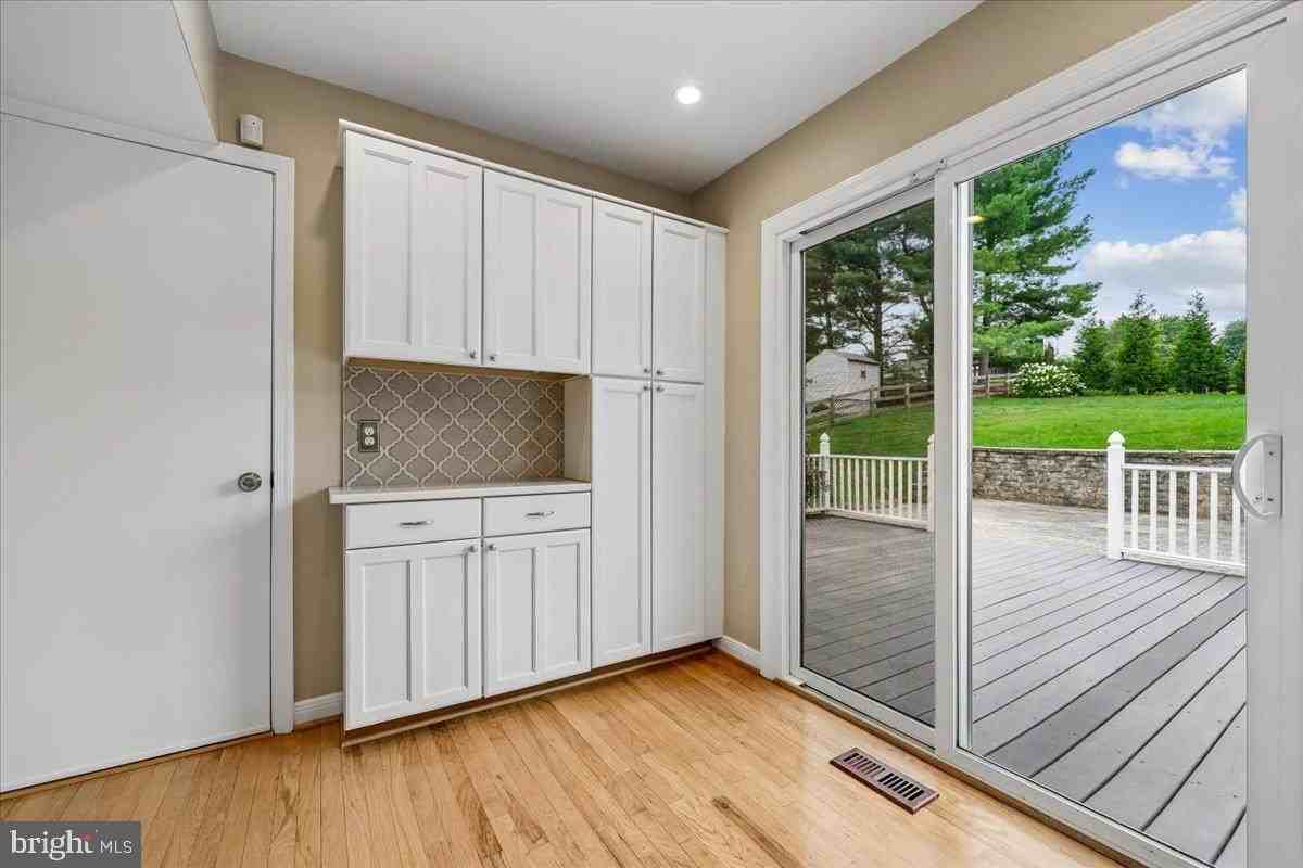 10417 Carlyn Ridge Rd - Photo 5 of 40