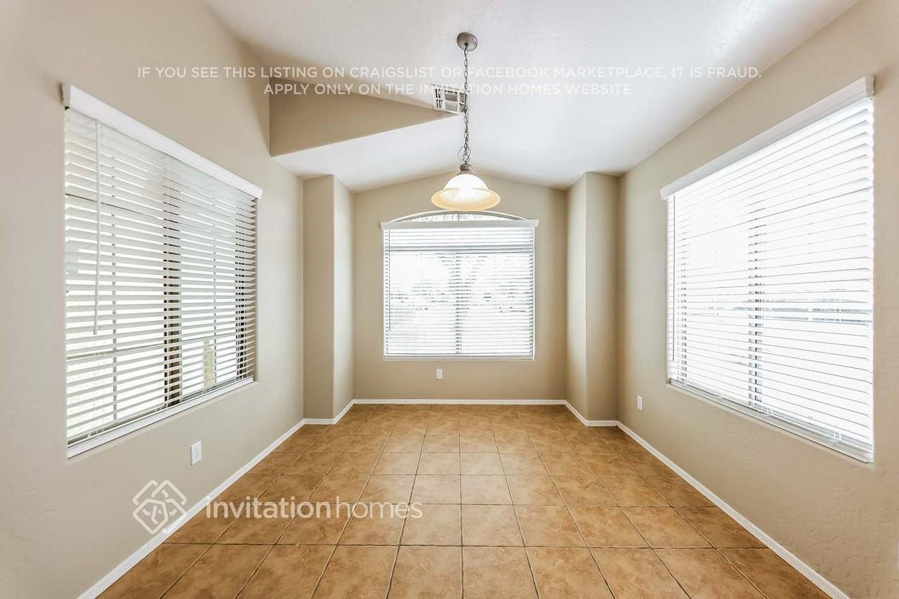 2122 S 114th Ave - Photo 7 of 17