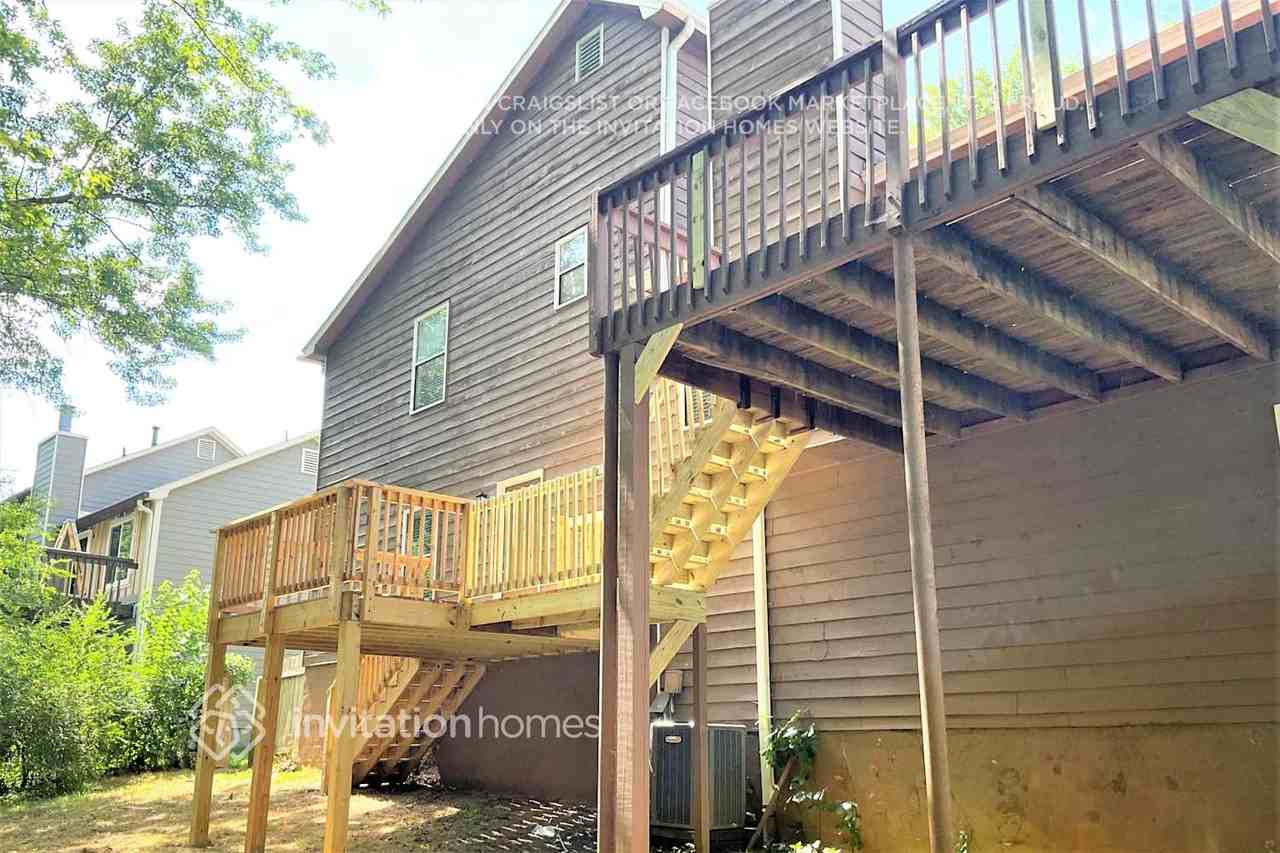 2417 Broward Dr Ne - Photo 7 of 9