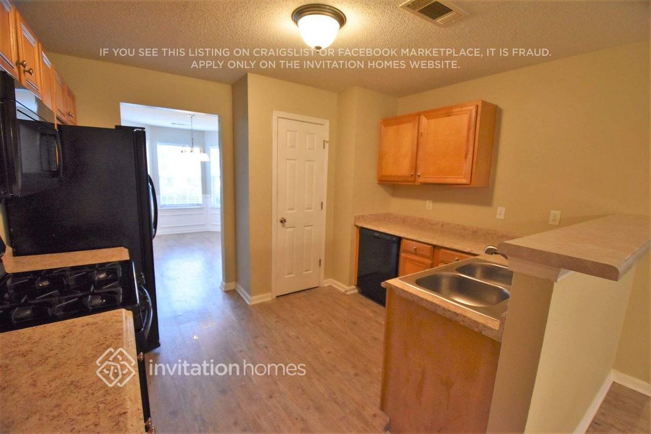 6864 Foxfire Pl - Photo 3 of 8