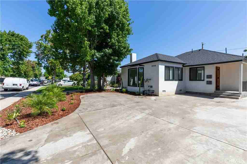 8006 Glider Ave - Photo 7 of 43