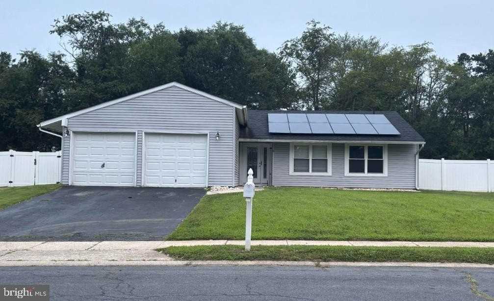 4 Patricia Ln - Photo 2 of 23