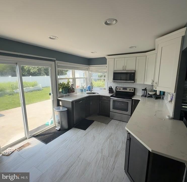 4 Patricia Ln - Photo 5 of 23
