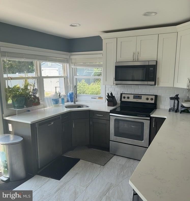 4 Patricia Ln - Photo 6 of 23