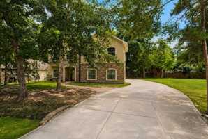 featured image of 1523 Glen Oaks Dr