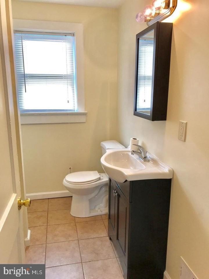 511 S Broadway #2 - Photo 5 of 6