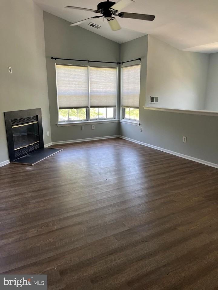 142 Andover Pl - Photo 4 of 11