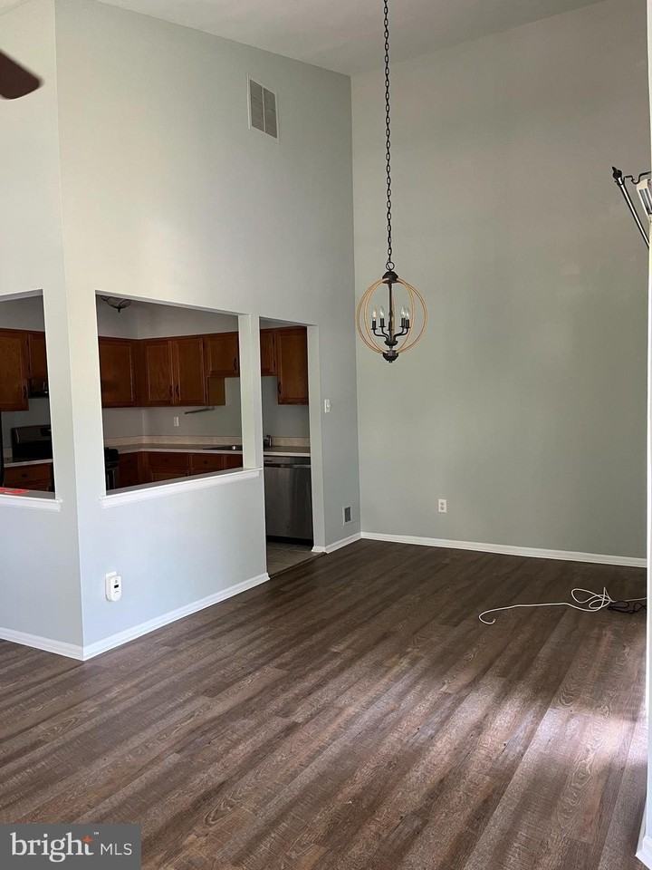 142 Andover Pl - Photo 6 of 11