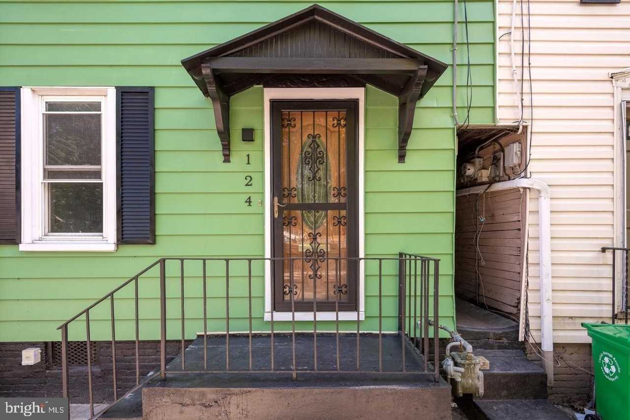 124 W Penn St - Photo 2 of 13