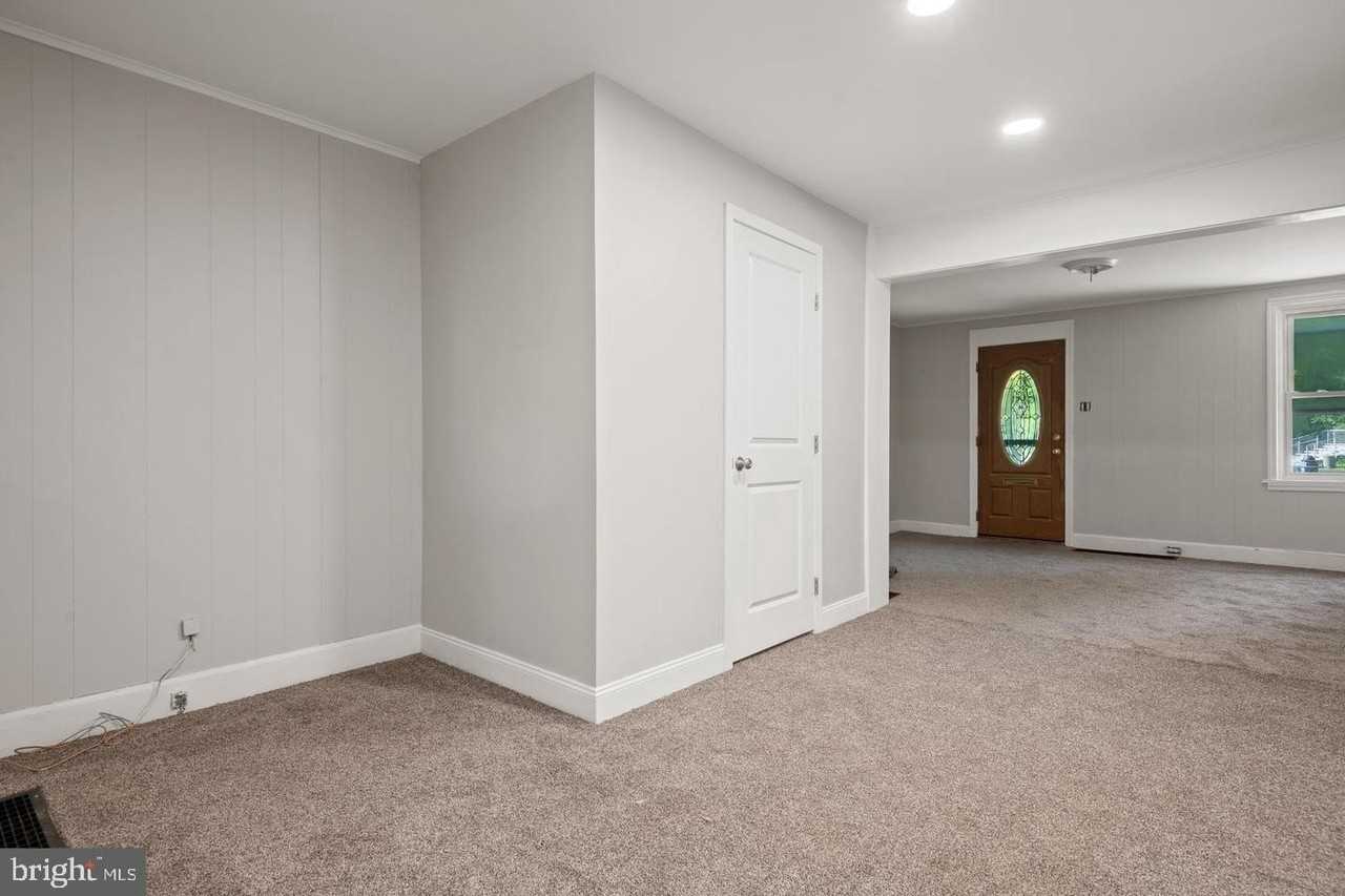 124 W Penn St - Photo 3 of 13
