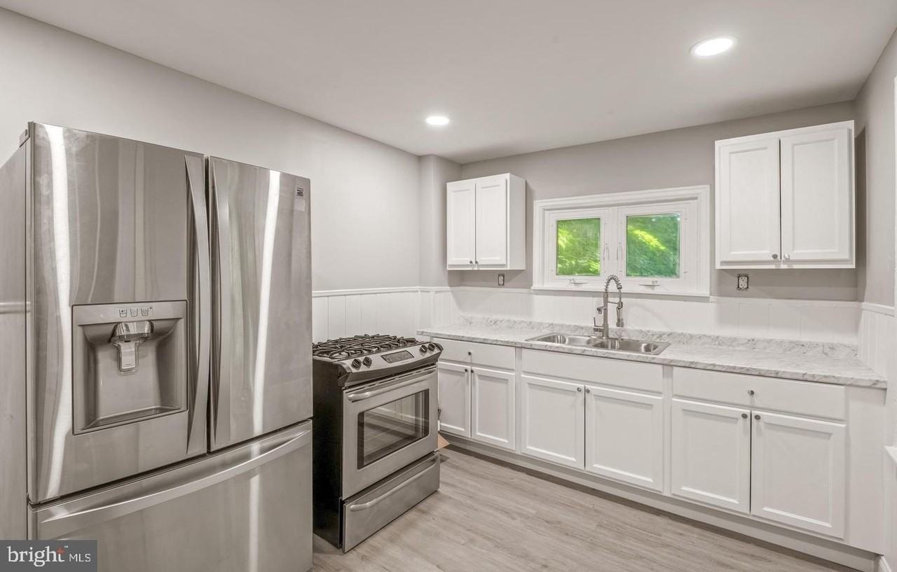 124 W Penn St - Photo 4 of 13