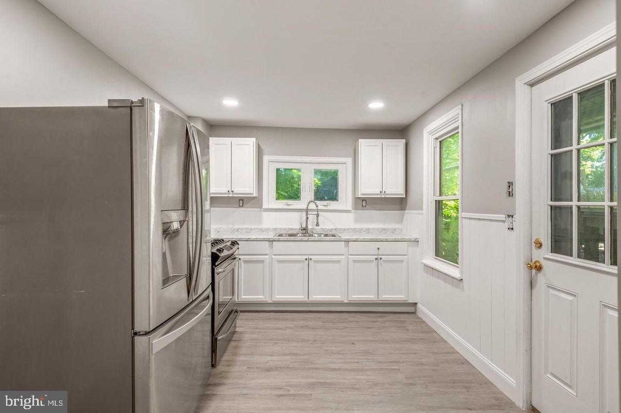 124 W Penn St - Photo 5 of 13