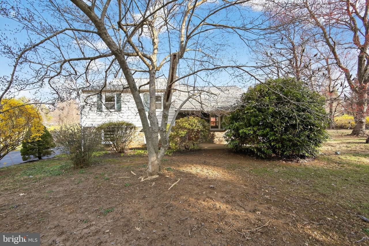 1567 Sugartown Rd - Photo 2 of 30
