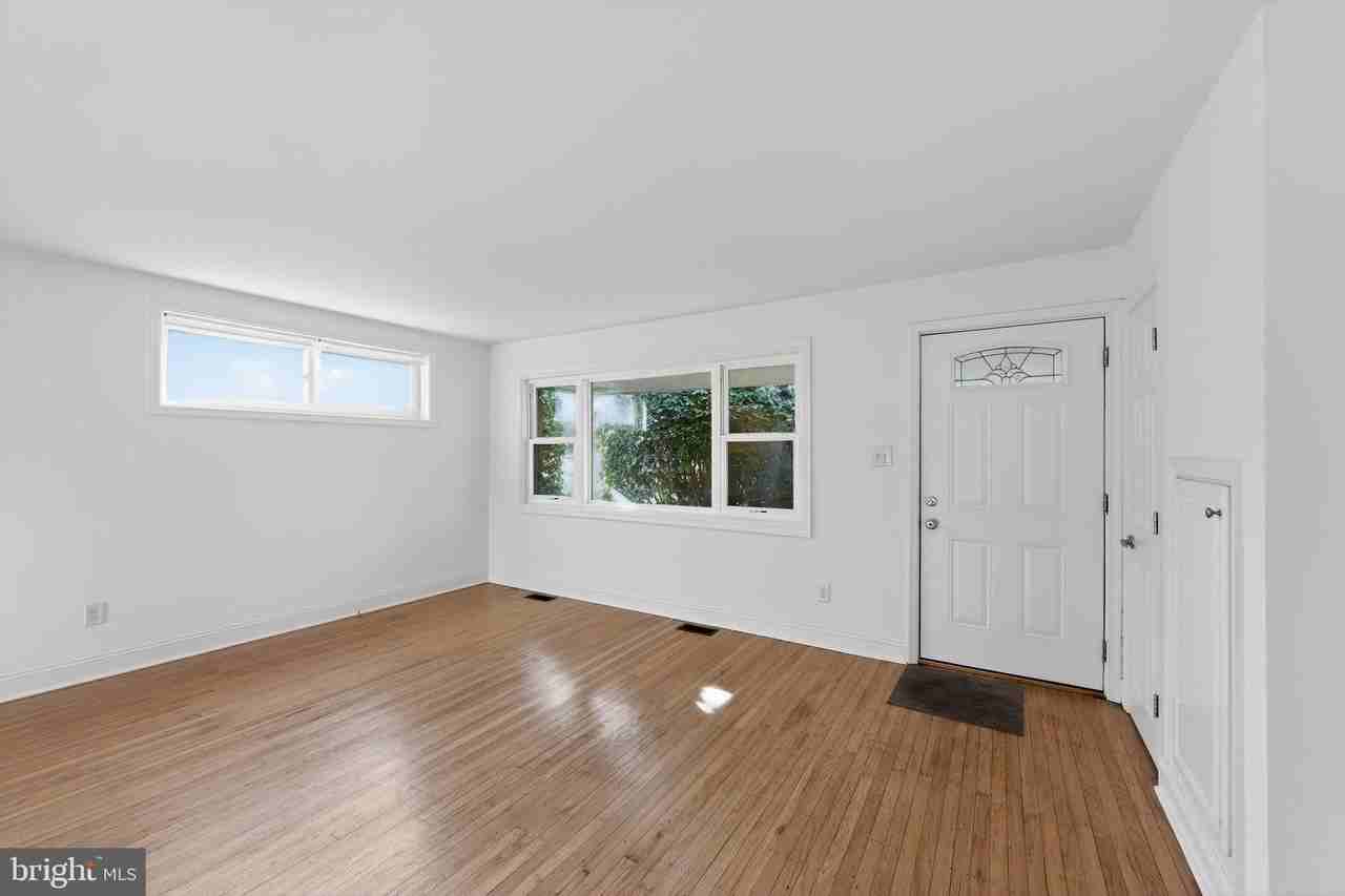 1567 Sugartown Rd - Photo 5 of 30