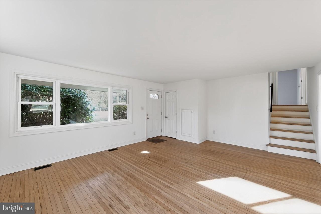 1567 Sugartown Rd - Photo 6 of 30