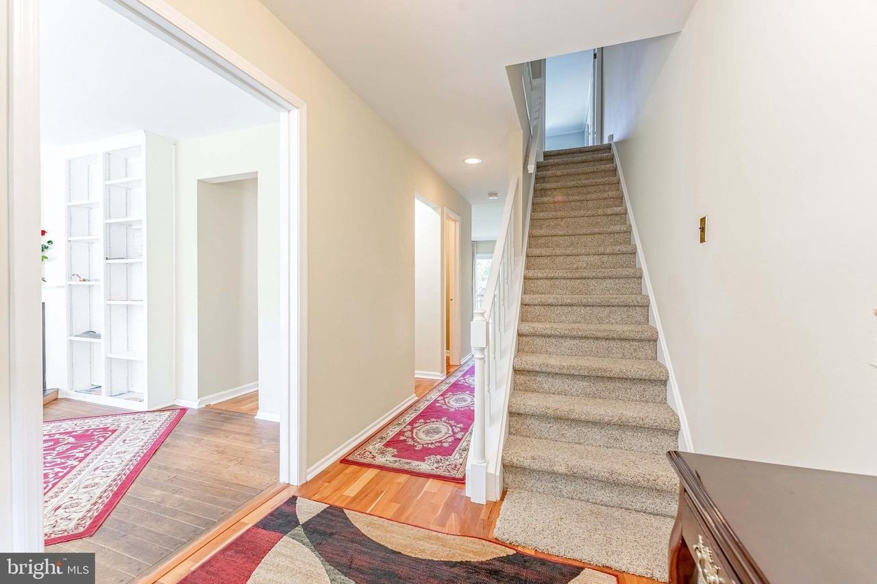 11 Chateau Cir - Photo 3 of 43