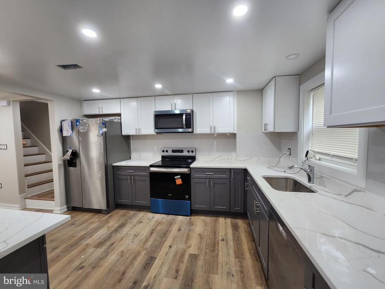 523 Wellesley St - Photo 4 of 29