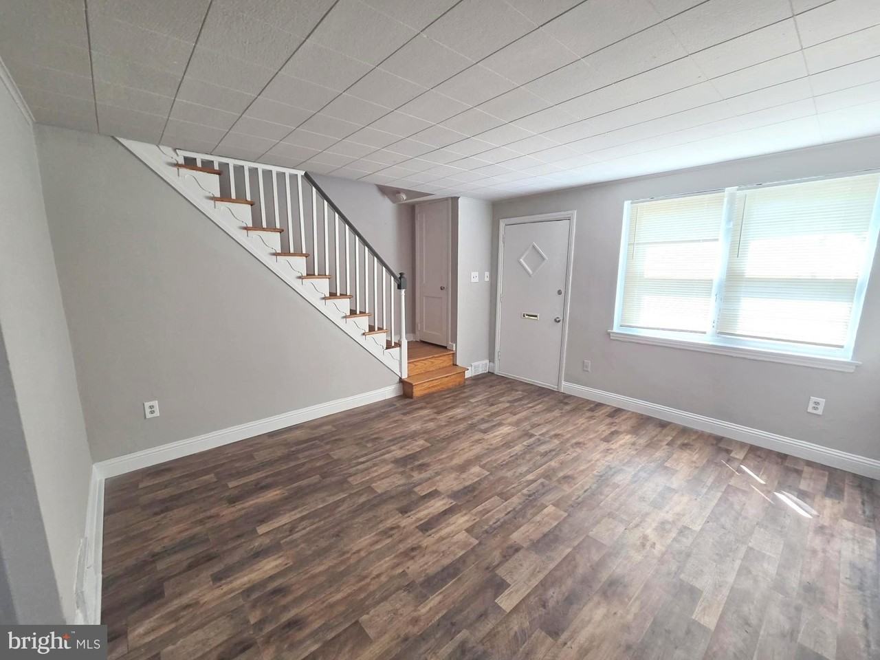 6653 Perry Ave - Photo 3 of 18