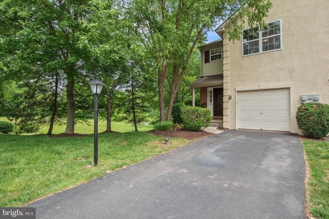 133 Vernon Ct - Photo 3 of 11