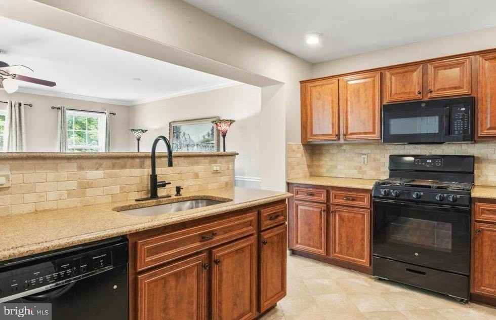 133 Vernon Ct - Photo 4 of 11