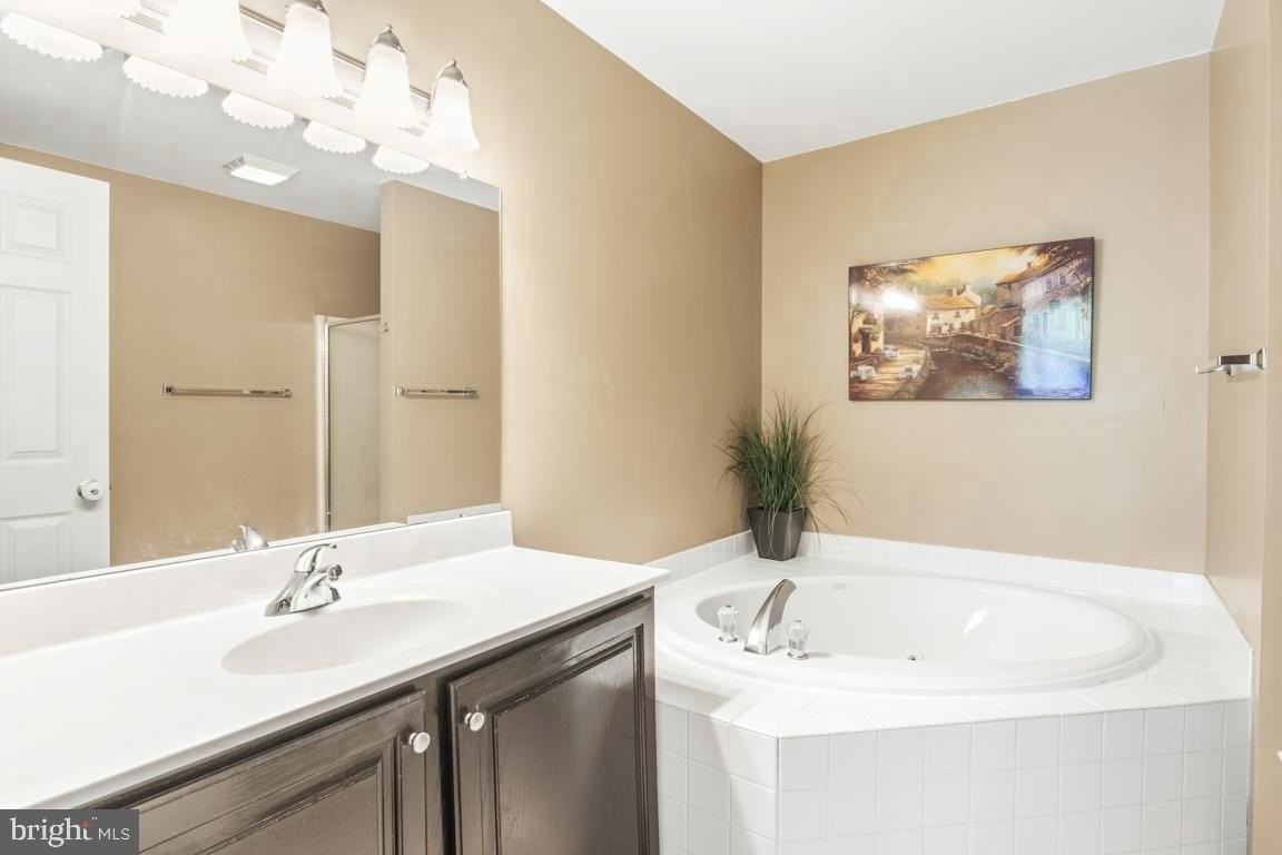 133 Vernon Ct - Photo 6 of 11