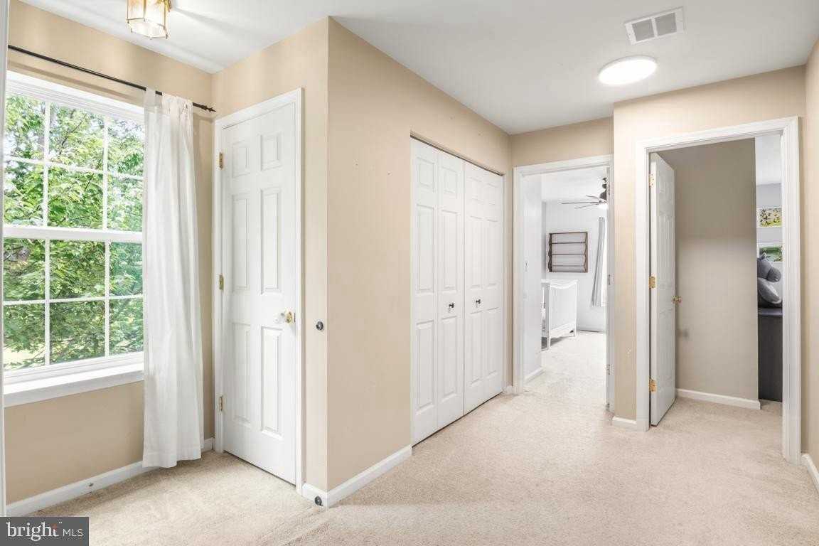 133 Vernon Ct - Photo 7 of 11