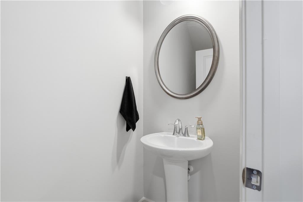 330 Regent Park - Photo 5 of 34