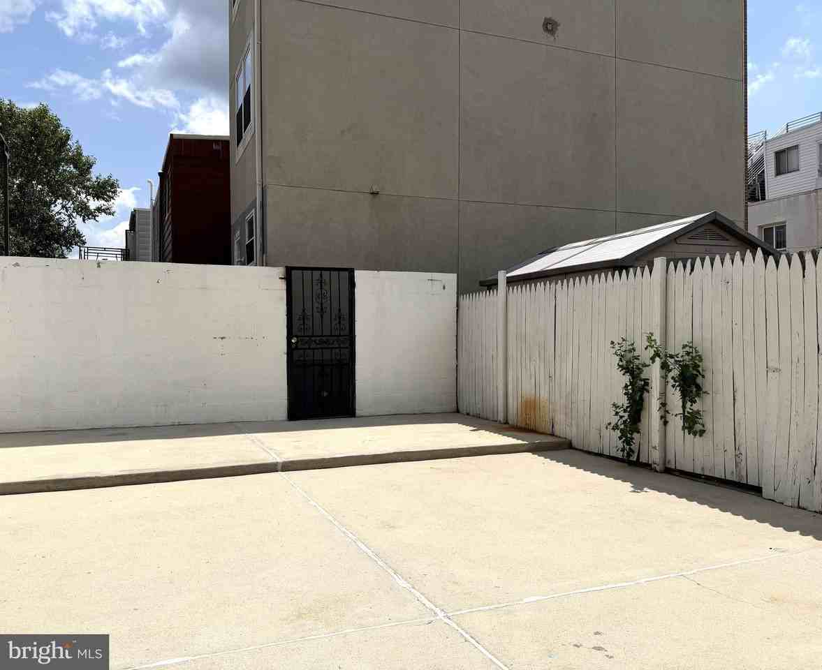 1233 S Broad St #1R - Photo 7 of 11