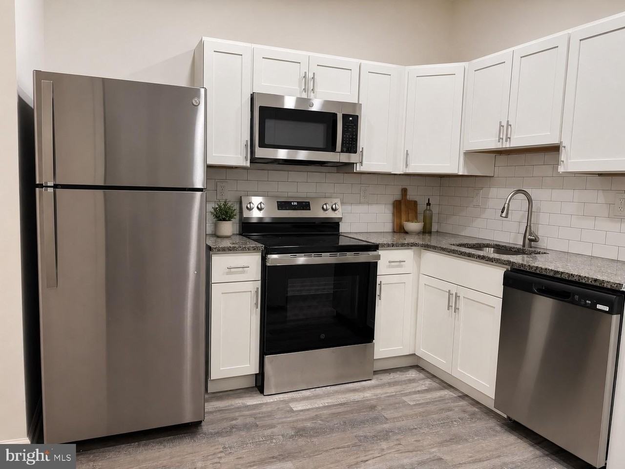 1219 W Butler St #2 - Photo 5 of 10