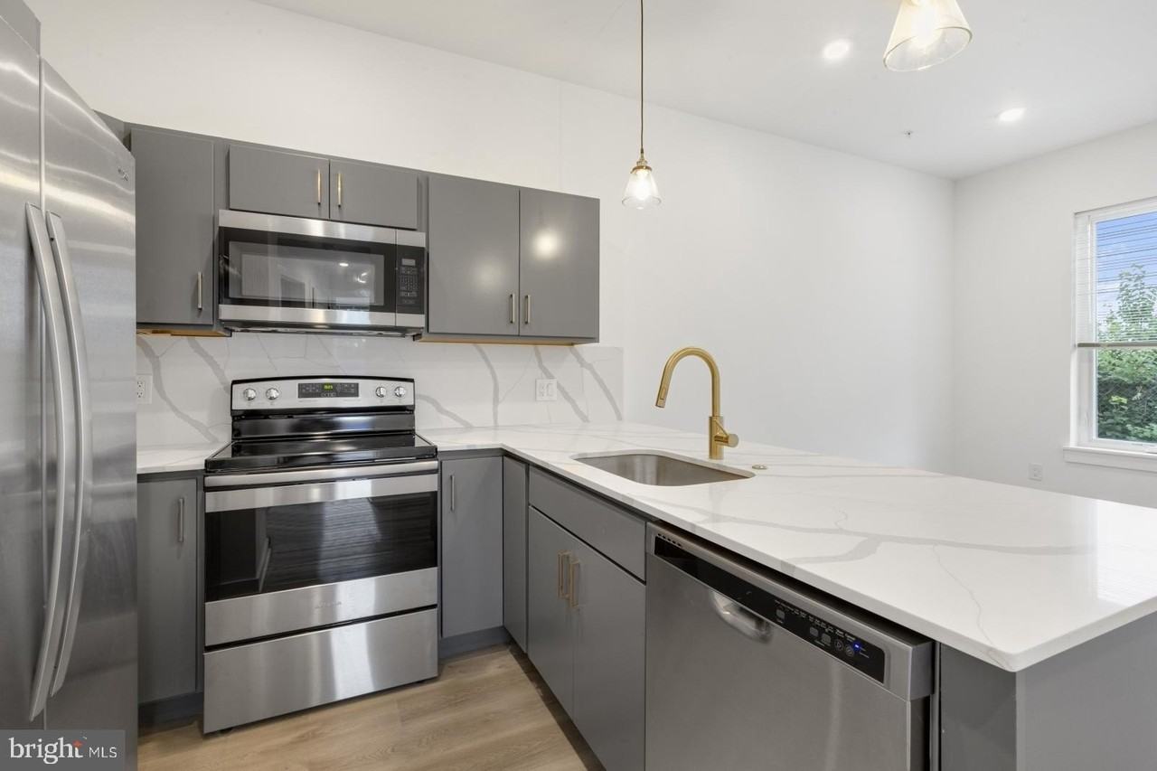 2046 E Lehigh Ave #3D - Photo 4 of 29