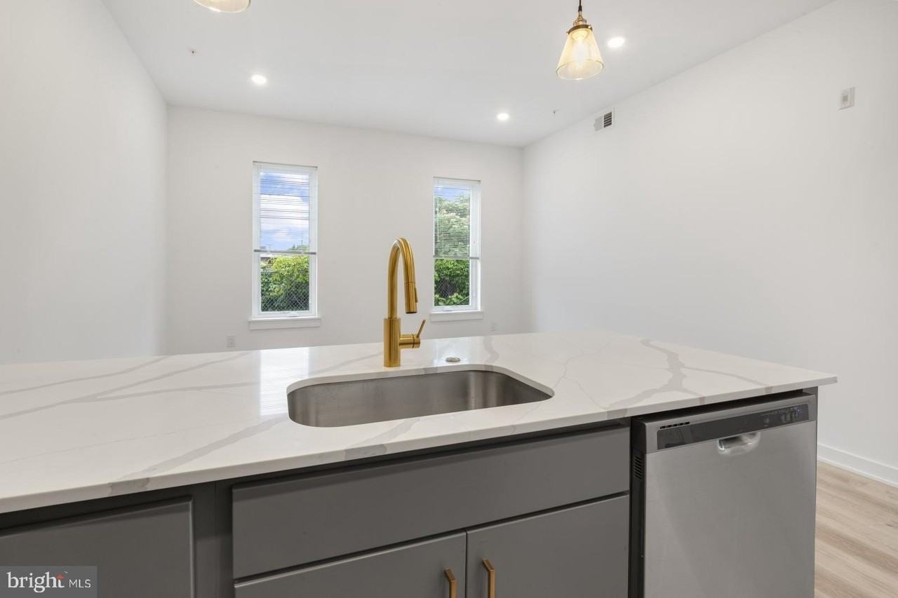 2046 E Lehigh Ave #3D - Photo 6 of 29