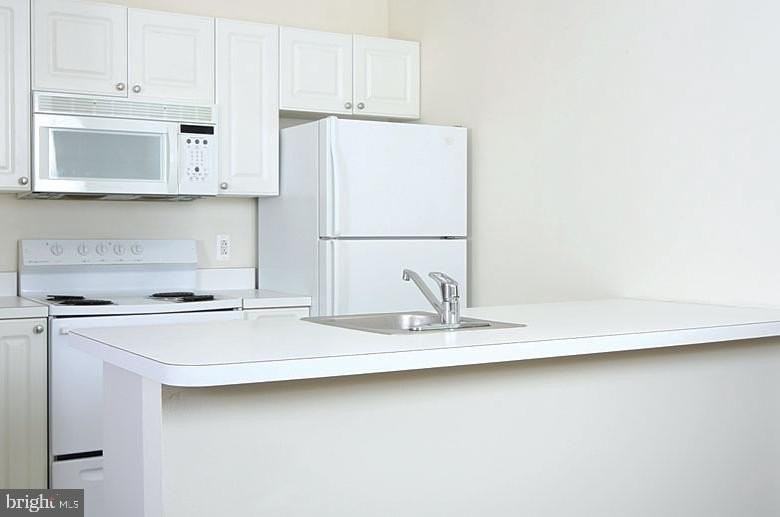1222 Arch St #203 - Photo 6 of 22