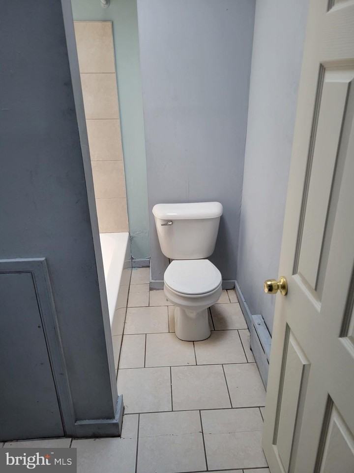 4923 N 17th St - Photo 5 of 6