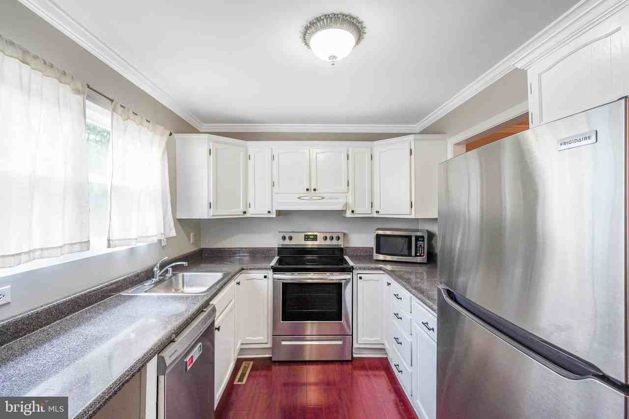 128 Kings Mill Dr - Photo 4 of 26