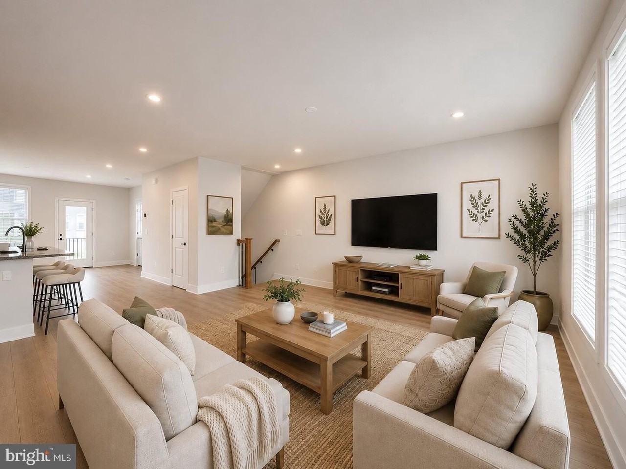 131 Sapphire St - Photo 2 of 50