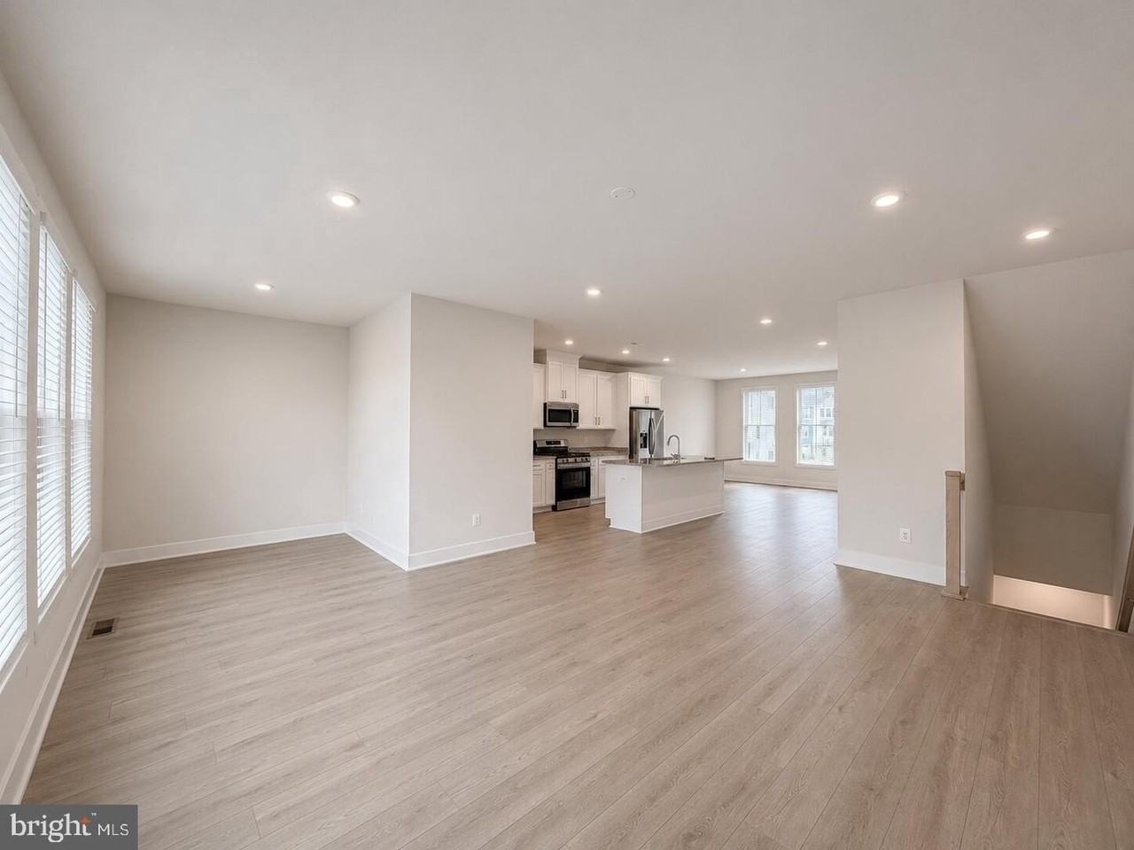 131 Sapphire St - Photo 7 of 50