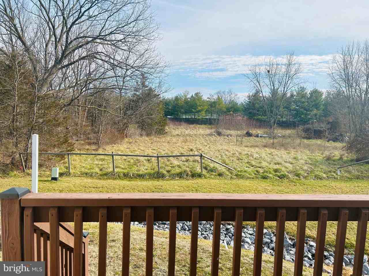 140 Lexington Ct - Photo 3 of 24