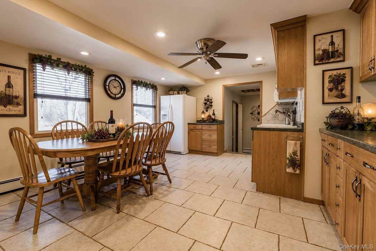 54 Champlin St - Photo 5 of 19