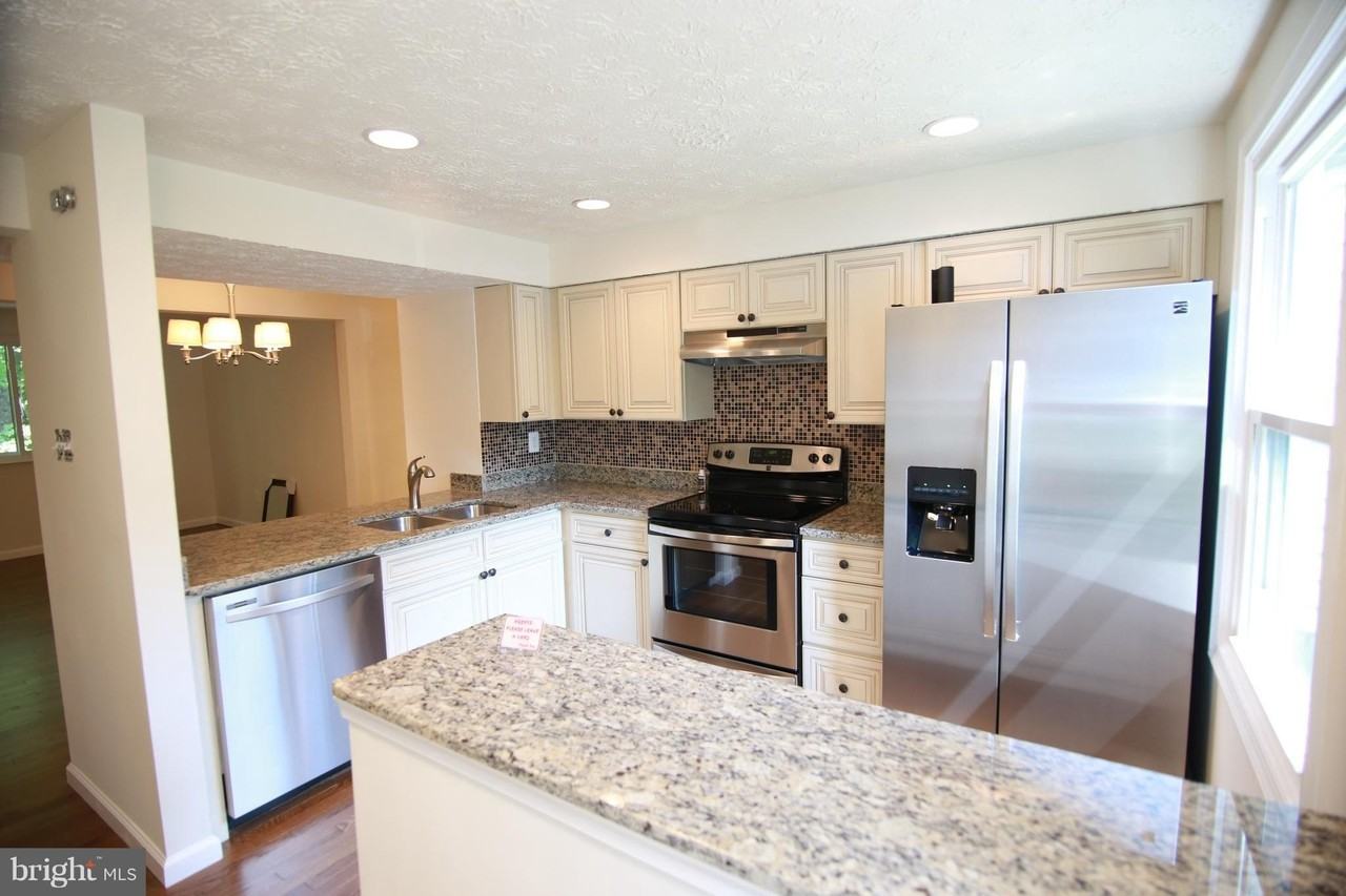 8070 Grandview Ct - Photo 3 of 24