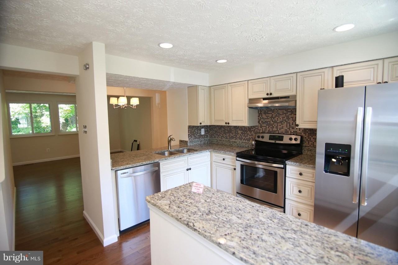 8070 Grandview Ct - Photo 4 of 24