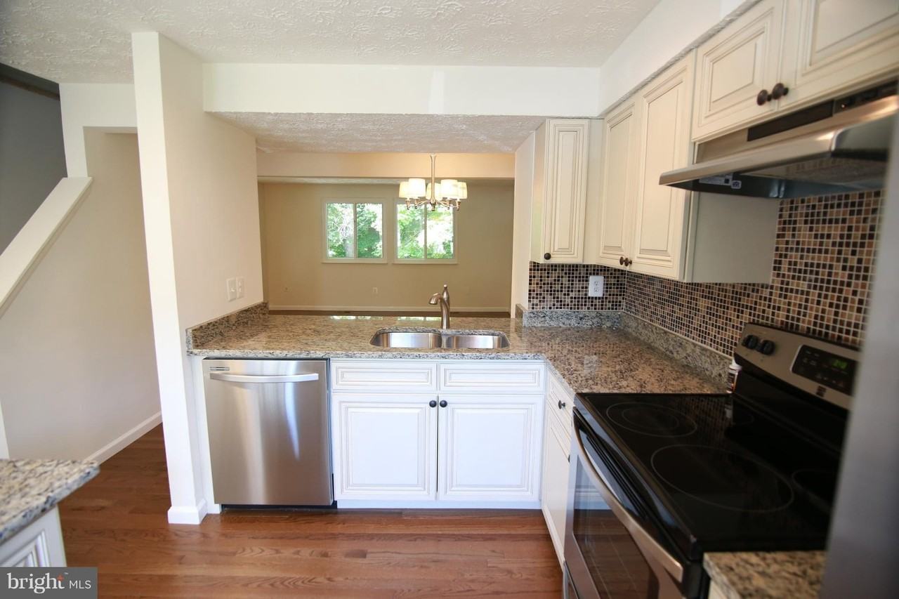 8070 Grandview Ct - Photo 7 of 24